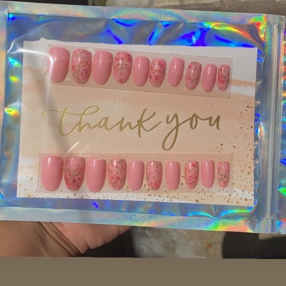 Press on nails